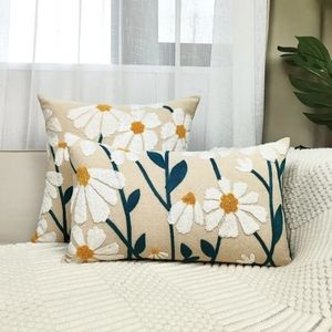 NWT FLORAL DAISY EMBROIDERED PILLOW COVER SET